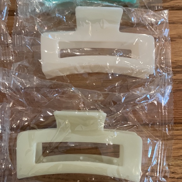 12 Hair Clips - Picture 4 of 10